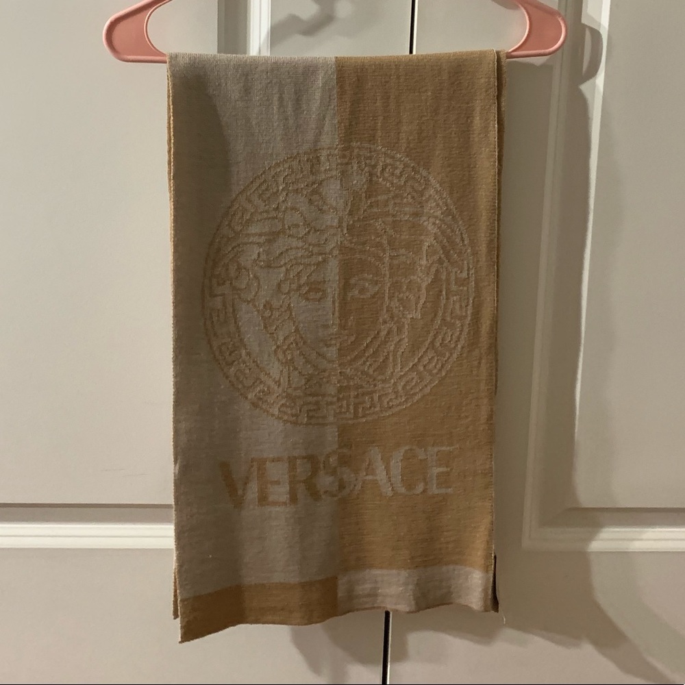 v e r s a c e   s c a r f
